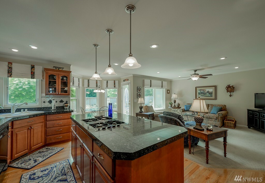 Property Photo: 13721 SE 253rd St WA 98042