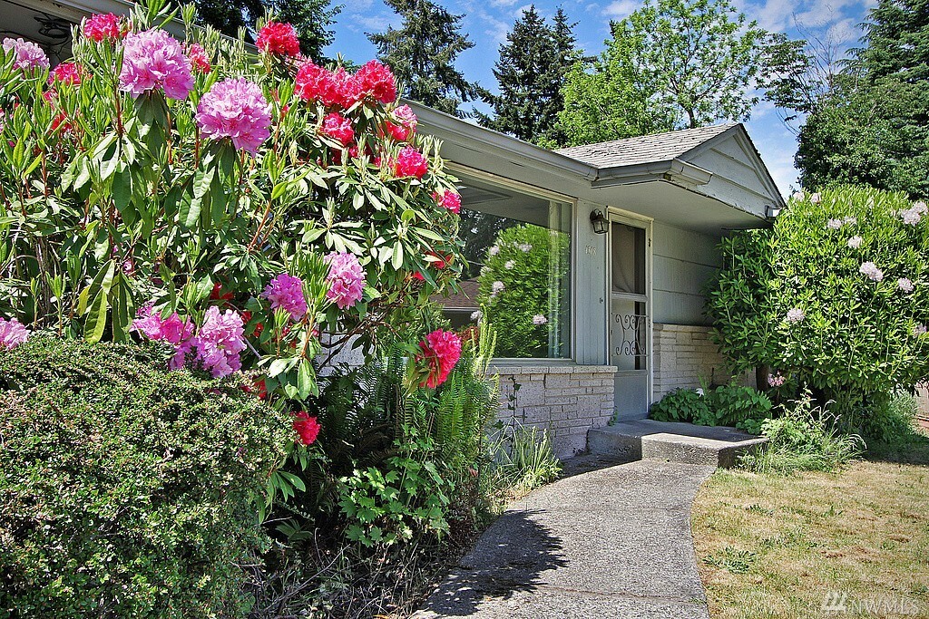 Property Photo:  1318 N 176th St  WA 98133 