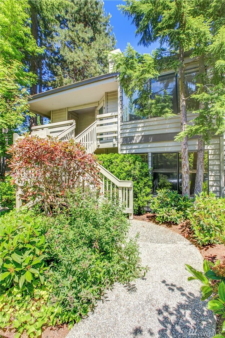 Property Photo: 1280 Bellevue Wy NE 2 WA 98004