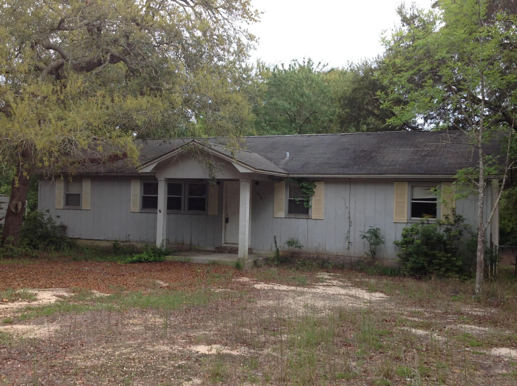 Property Photo: 250 Boundary Line FL 32439
