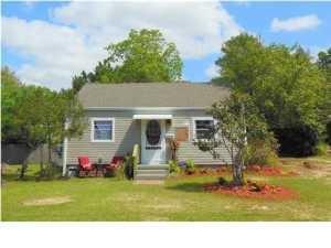 Property Photo: 328 Washington Avenue FL 32580