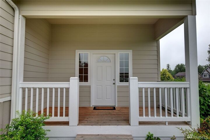 Property Photo: 3102 Dakota Dr WA 98274