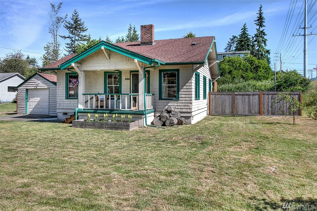 Property Photo:  814 N 128th St  WA 98133 