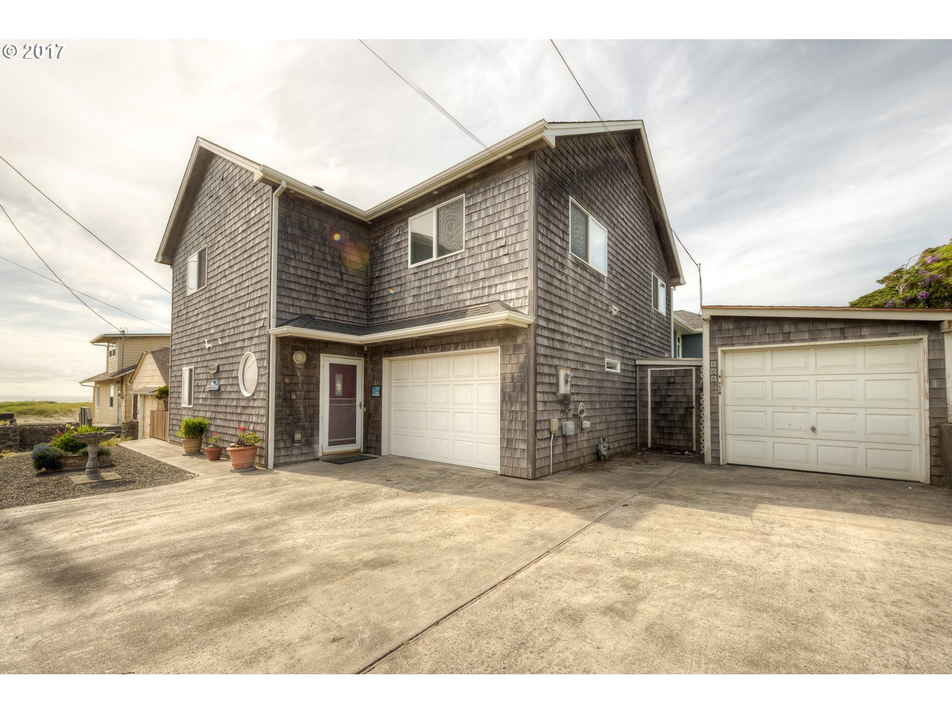 Property Photo: 44 8th Ave OR 97138