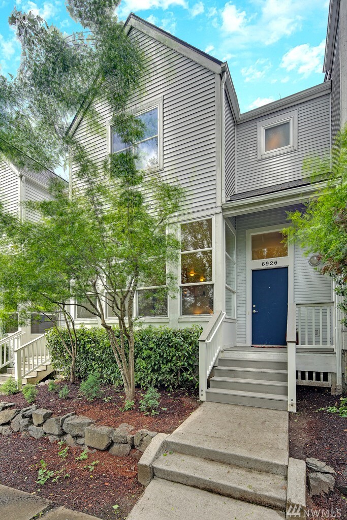 Property Photo: 6926 30th Ave S WA 98108