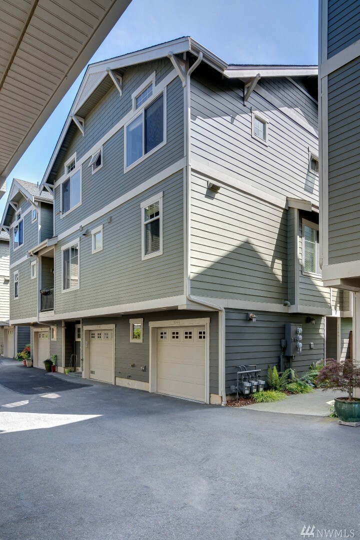 Property Photo:  1744 23rd Ave  WA 98122 