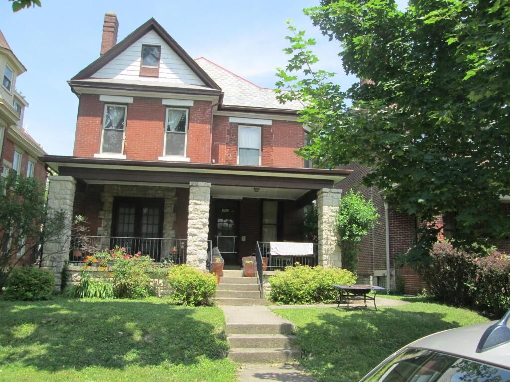 Property Photo: 394 E Oakland Avenue OH 43202