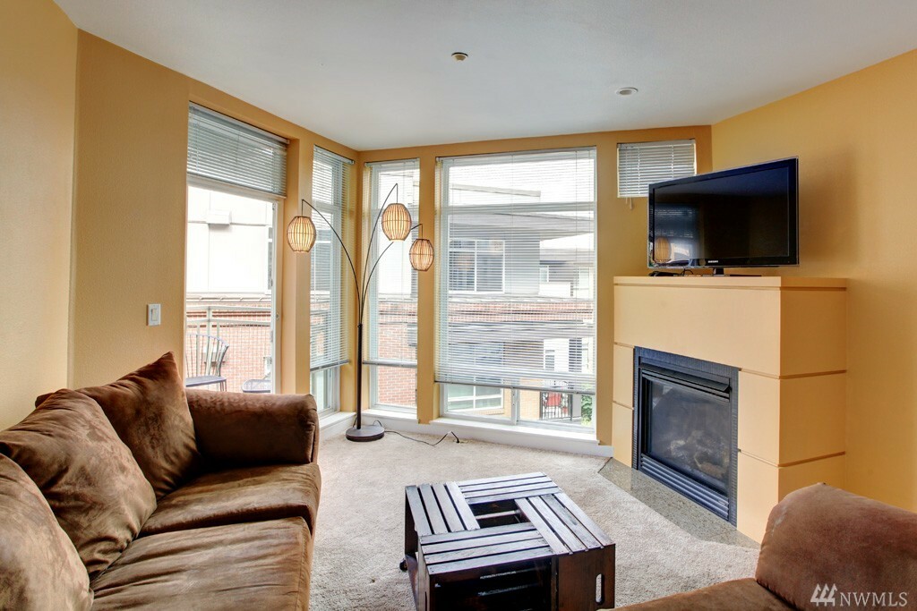 Property Photo:  211 Kirkland Ave 421  WA 98033 