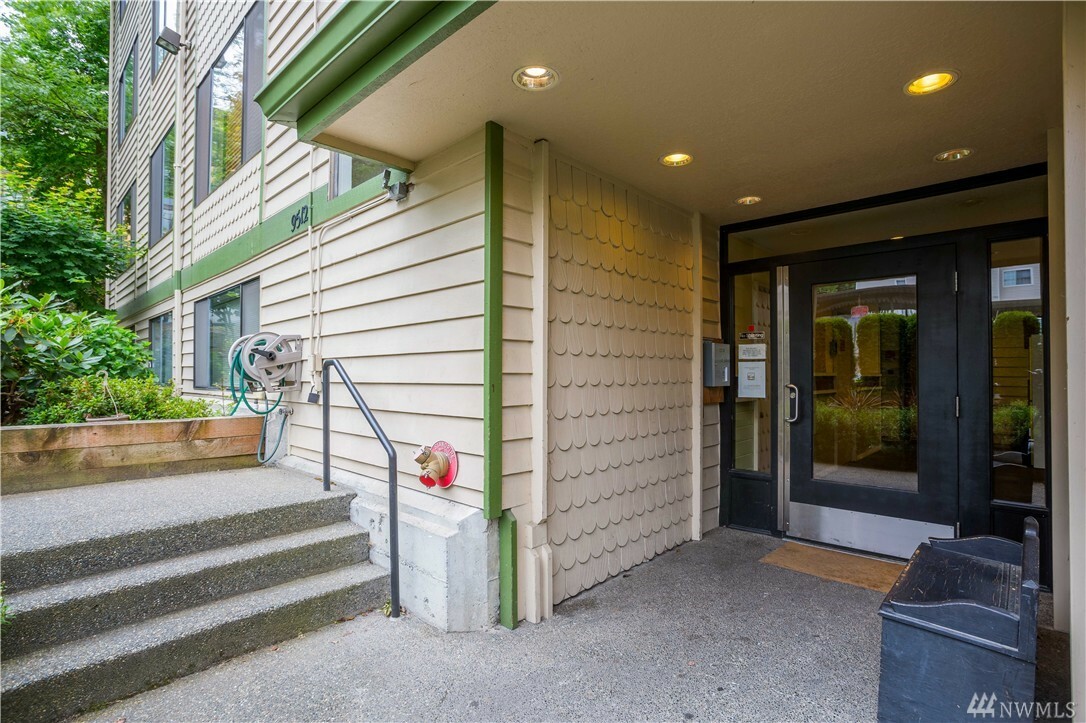 Property Photo: 9512 1st Ave NE 205 WA 98115
