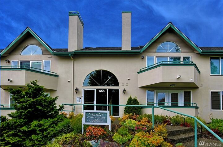 Property Photo:  555 Walnut St 2  WA 98020 