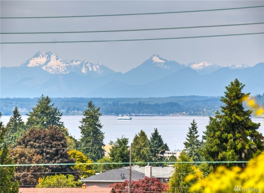 Property Photo: 820 Olympic Ave WA 98020