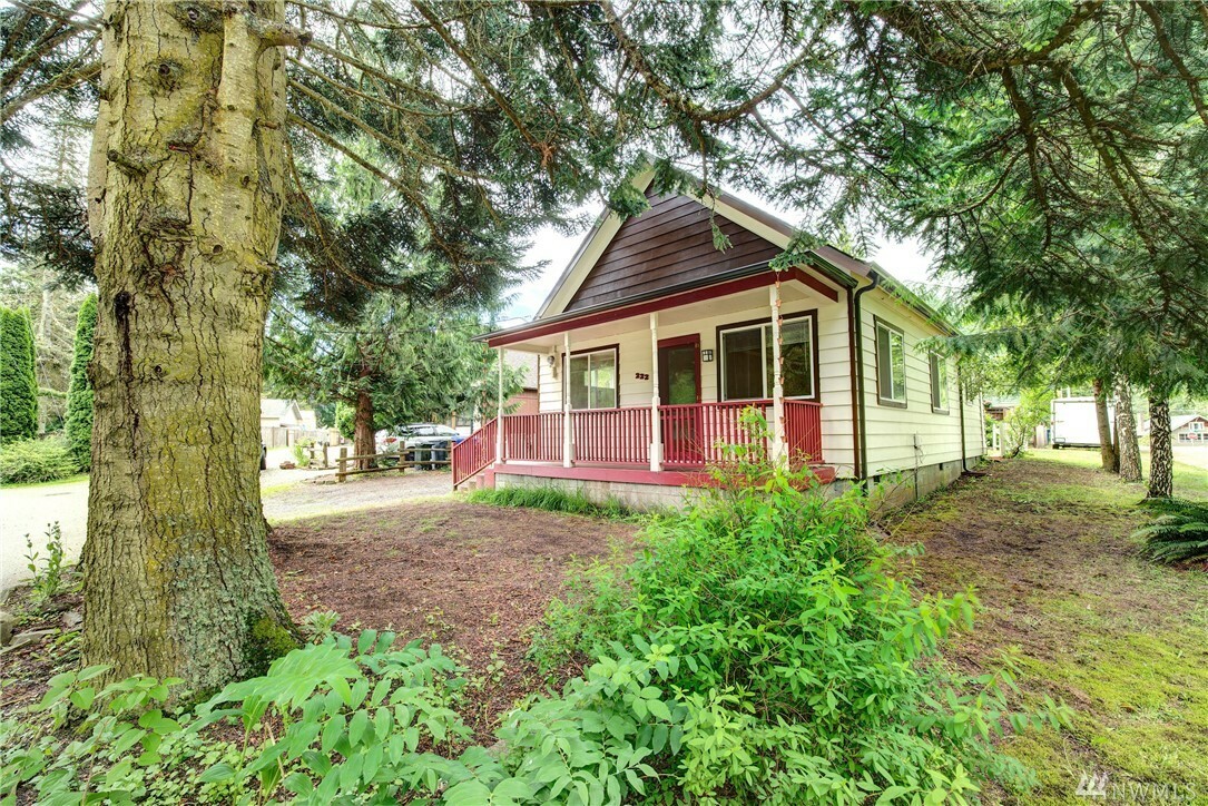 Property Photo:  222 Brierhill Blvd  WA 98396 