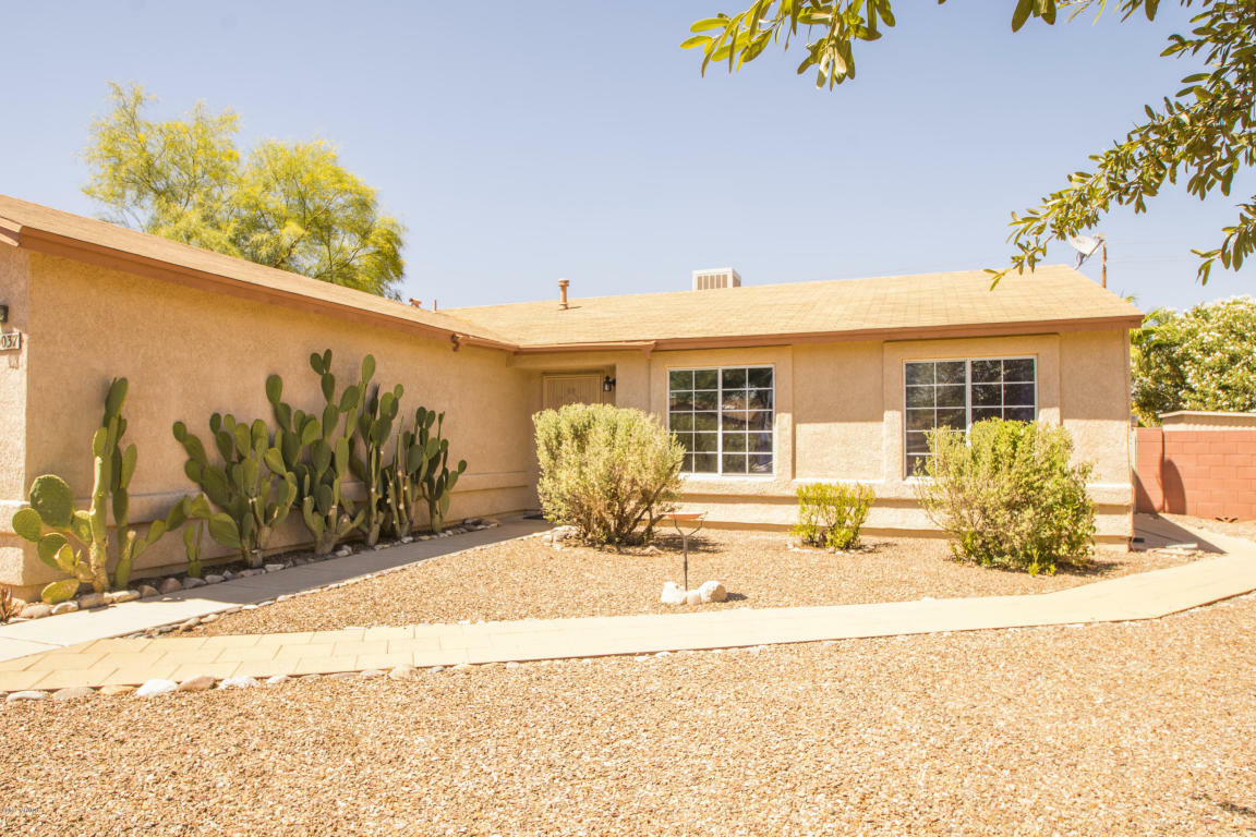 Property Photo:  9037 E Desert Aire Street  AZ 85730 