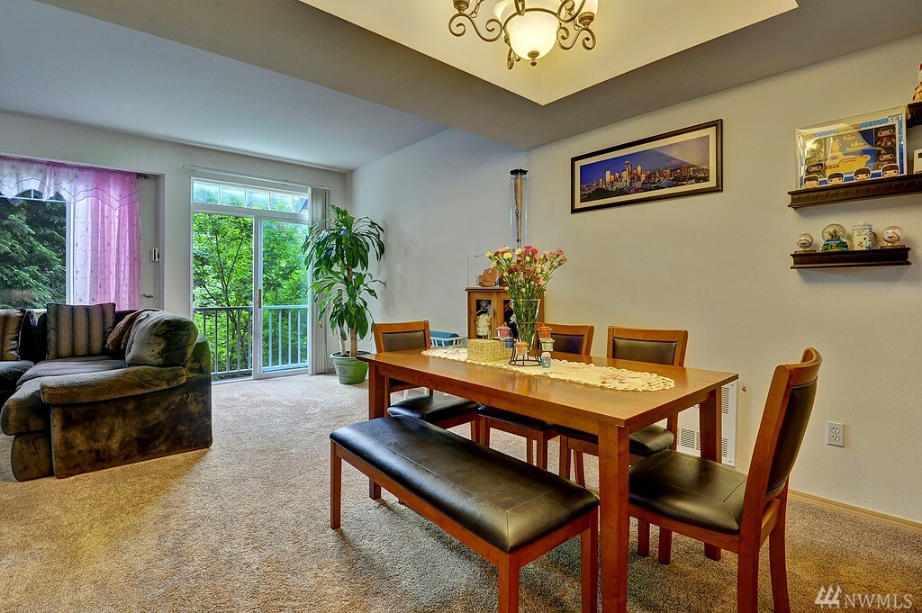 Property Photo:  821 Sunset Blvd NE B3  WA 98056 