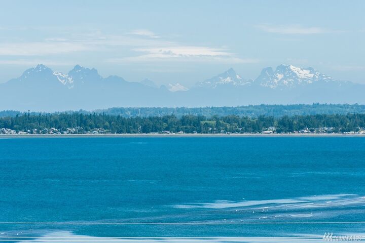 Property Photo:  5590 Whitehorn Wy  WA 98230 