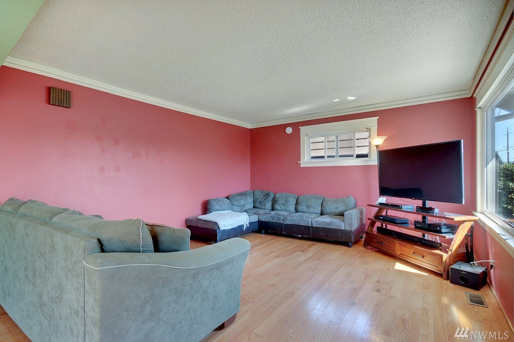 Property Photo:  1718 S Proctor St  WA 98405 