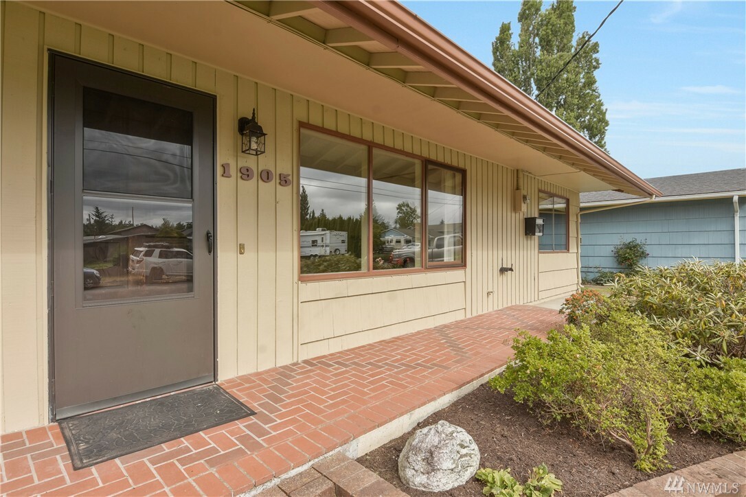 Property Photo: 1905 S 16th St WA 98274