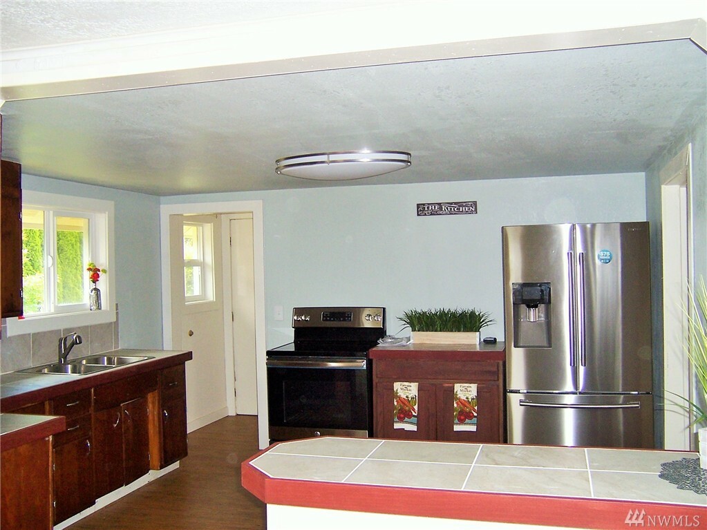 Property Photo:  1231 W Birch St  WA 98584 