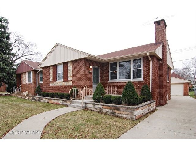 Property Photo: 1509 Westchester Boulevard IL 60154
