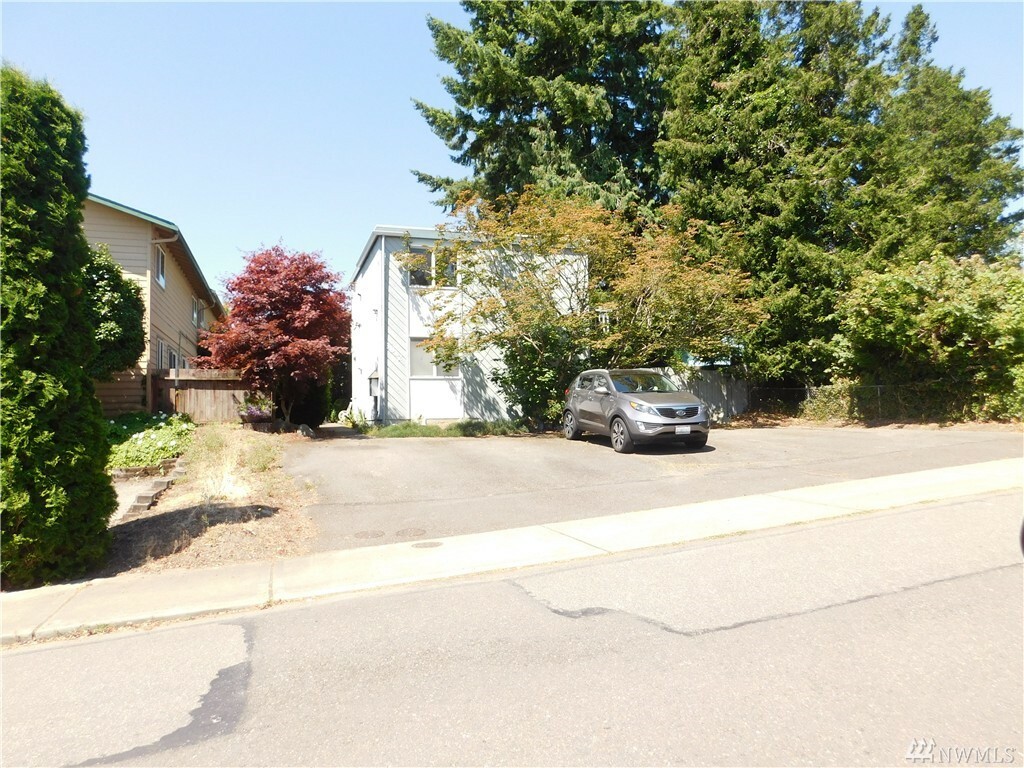 Property Photo:  3812 Wetmore Ave  WA 98201 