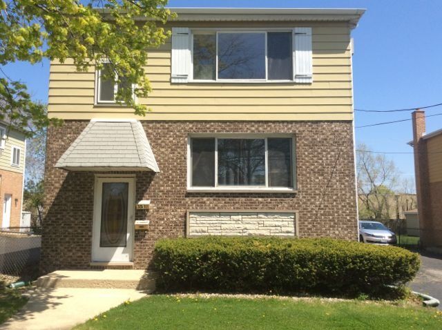 Property Photo: 351 Park Street 2 IL 60106