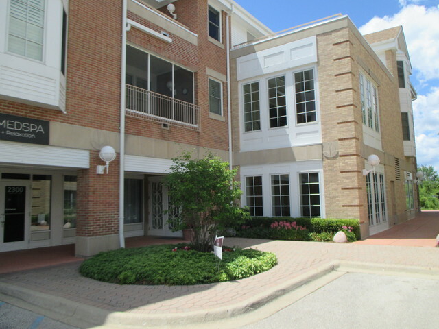 Property Photo:  2300 Chestnut Avenue 303  IL 60026 