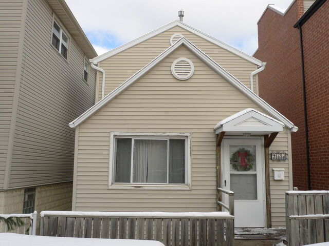 Property Photo:  922 W 18th Place  IL 60608 