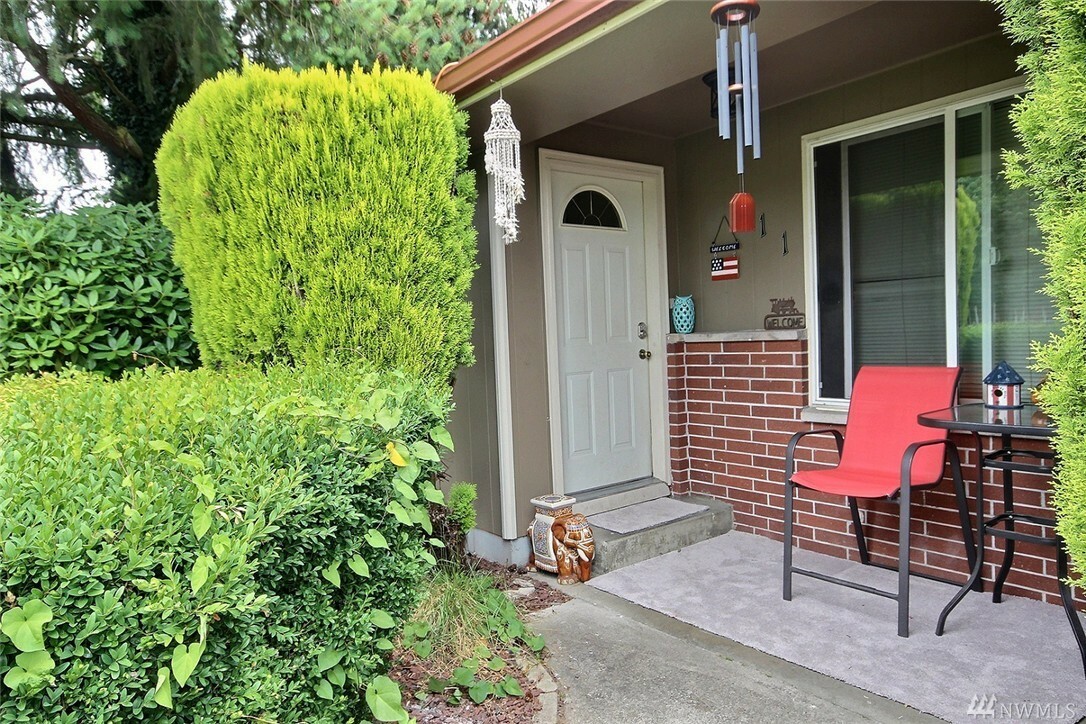 Property Photo:  111 Pacific Ave S  WA 98047 