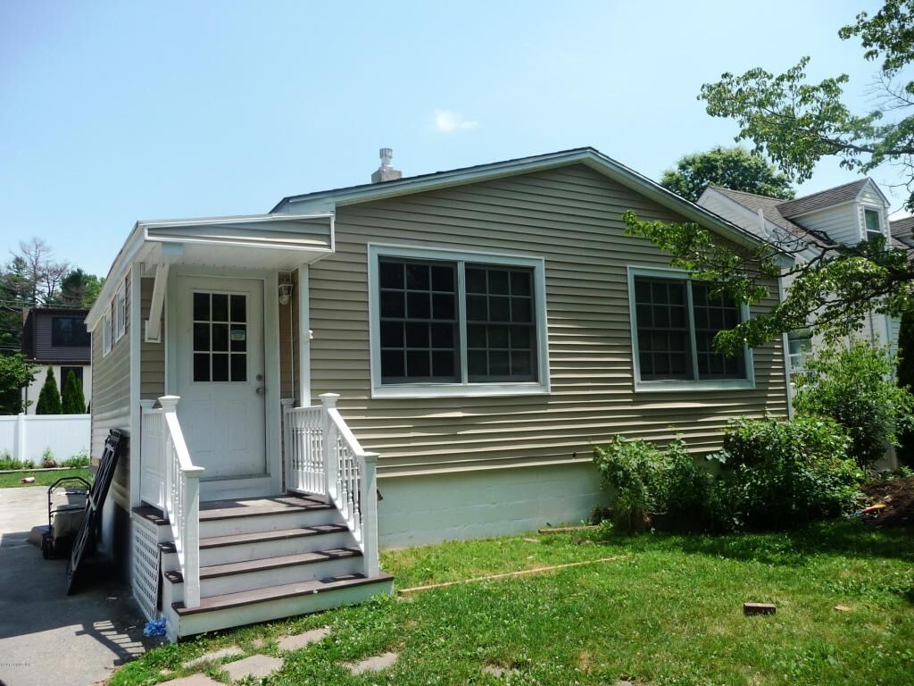 Property Photo:  14 Cross Street  CT 06831 