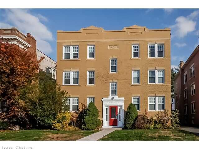 Property Photo:  32 Robin Road 5  CT 06119 