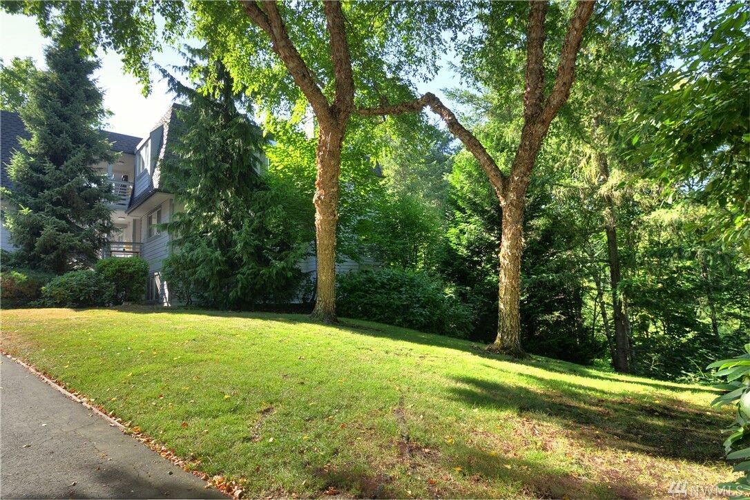 Property Photo:  9824 NE 142nd Place D202  WA 98034 