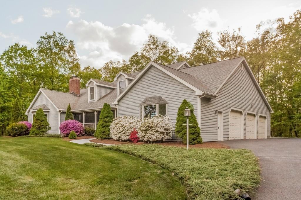 Property Photo: 6 Sutton Place CT 06026