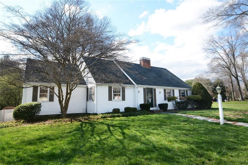 Property Photo: 40 Glen Hollow CT 06117