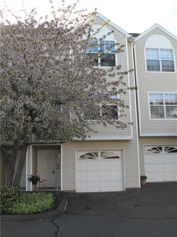 Property Photo: 2390 State Street 6B CT 06517