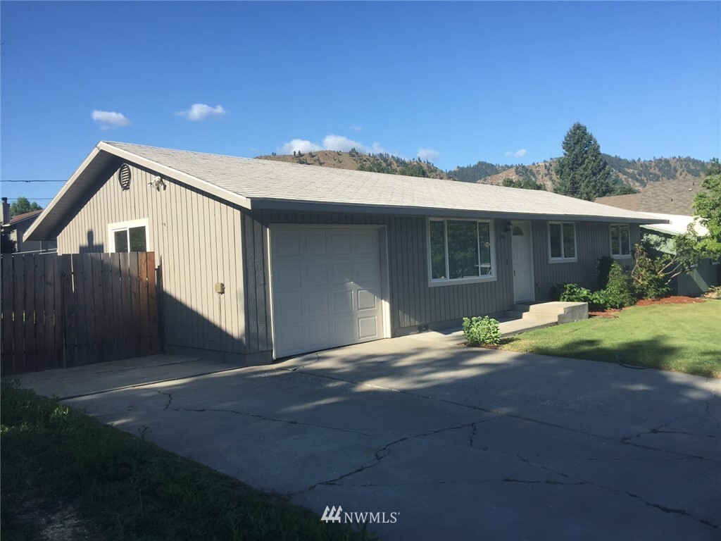 Property Photo: 114 Oak Street WA 98815