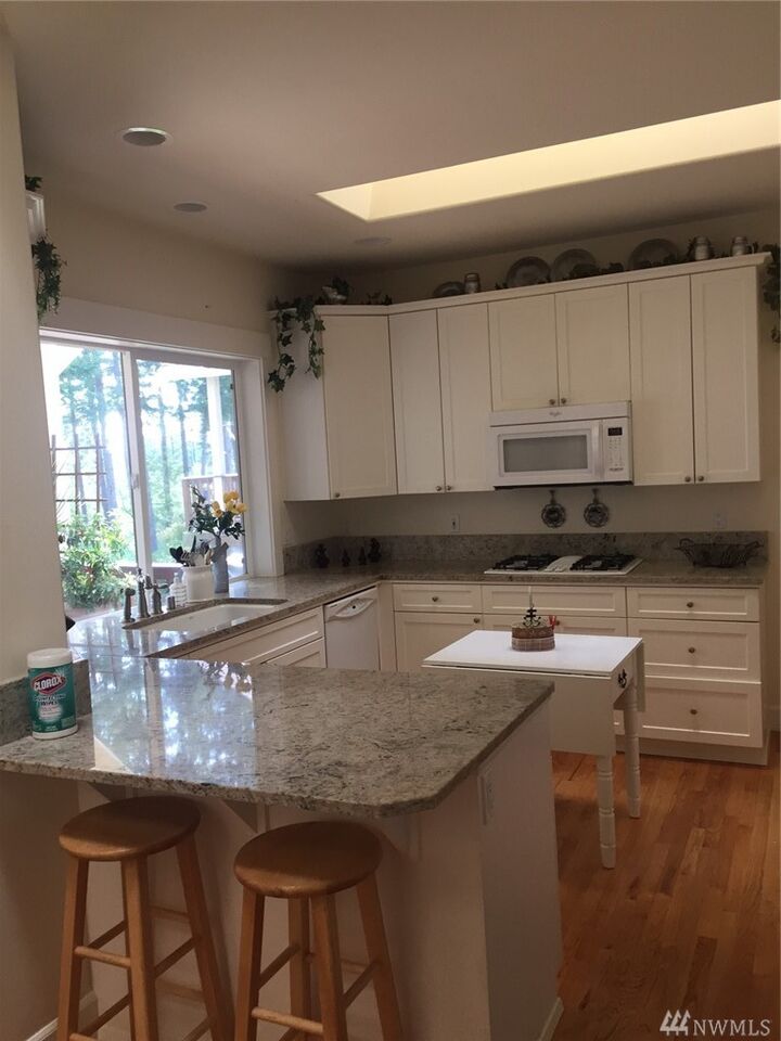 Property Photo:  2111 Cascade Ct  WA 98221 