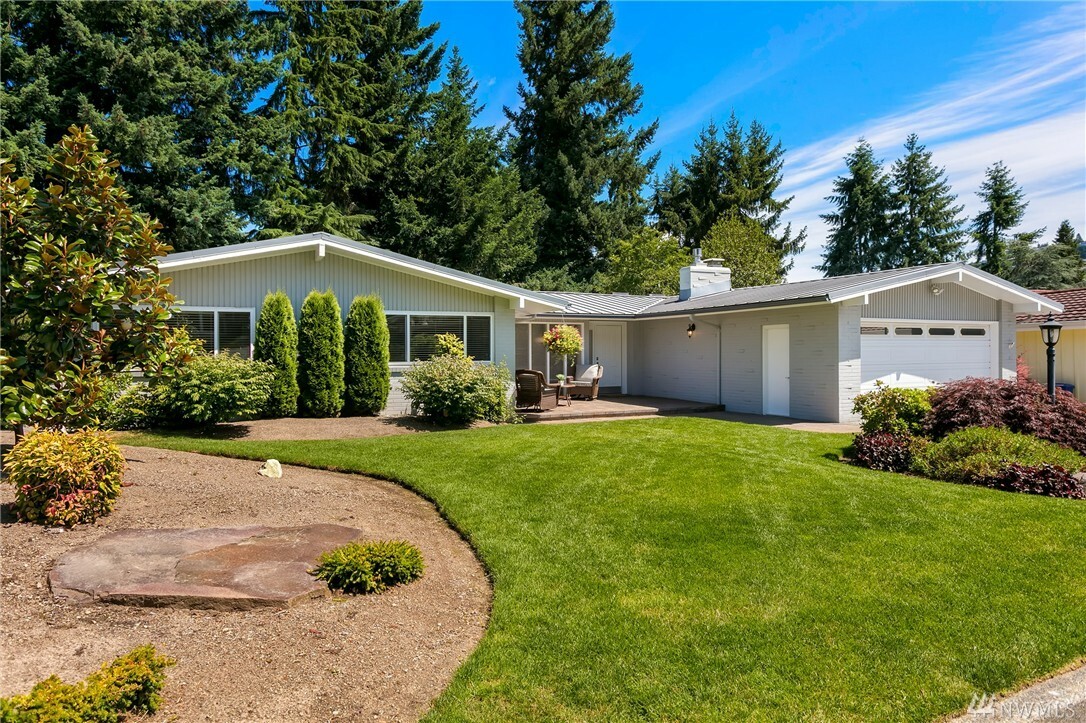 Property Photo:  12516 SE 49th St  WA 98006 