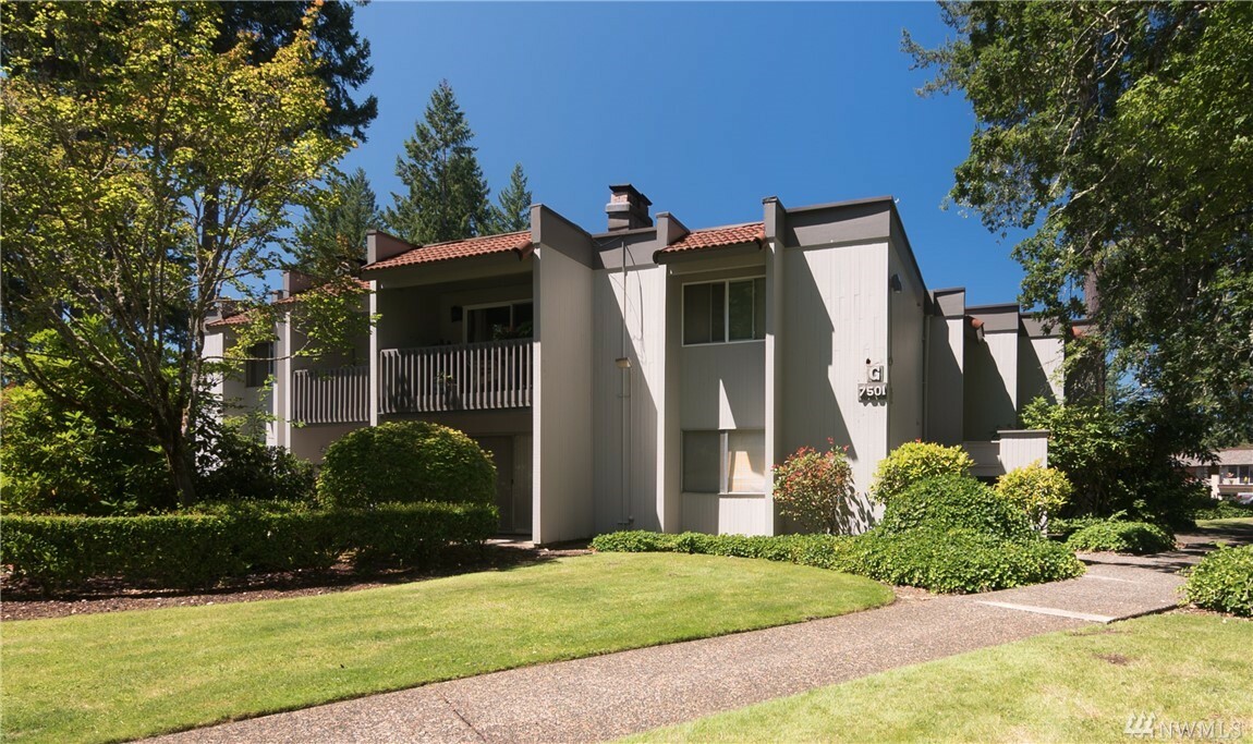 Property Photo:  7501 Ruby Dr SW I-206  WA 98498 