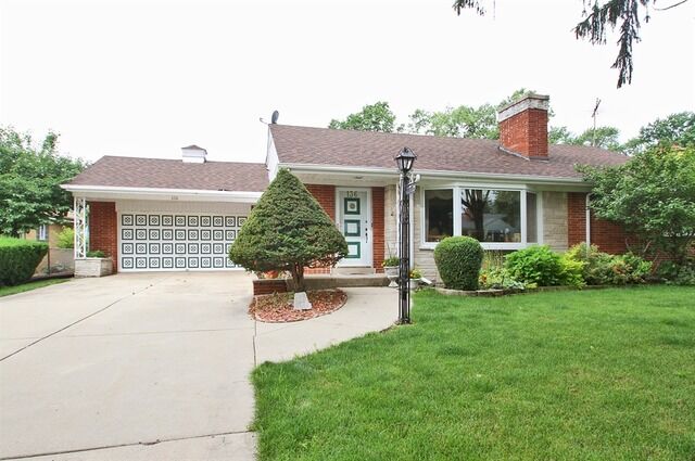 Property Photo:  136 Cornell Avenue  IL 60016