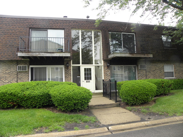 Property Photo:  685 Grove Drive 201  IL 60089 