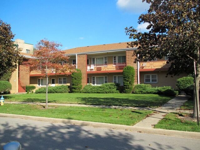 Property Photo:  13 N Clifton Avenue 103  IL 60068 