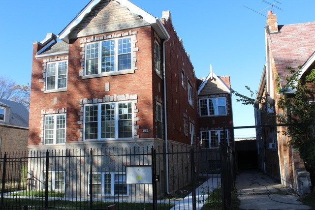 Property Photo: 4834 W Superior Street 2F IL 60644