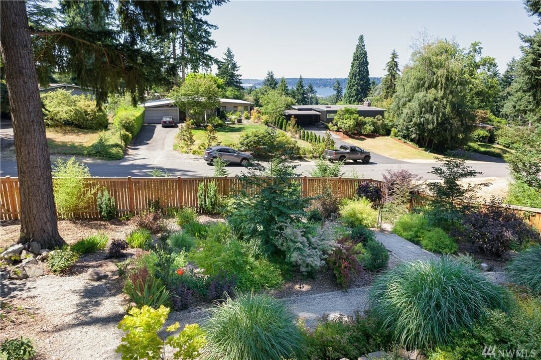 Property Photo: 12238 SE 25th St WA 98005