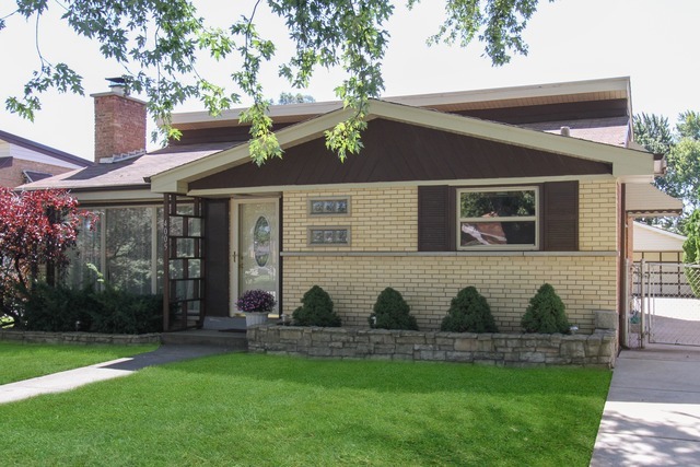 Property Photo: 4005 W 106th Street IL 60453