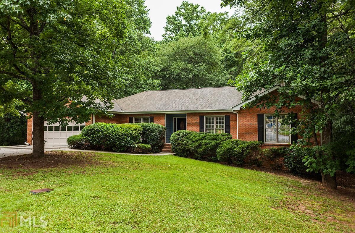 Property Photo: 1900 Lakewood GA 30017