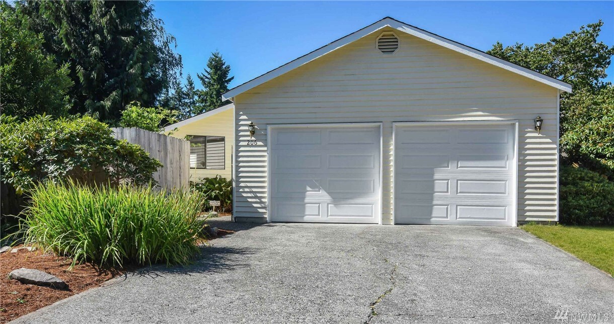 Property Photo:  206 96th Place SE  WA 98208 