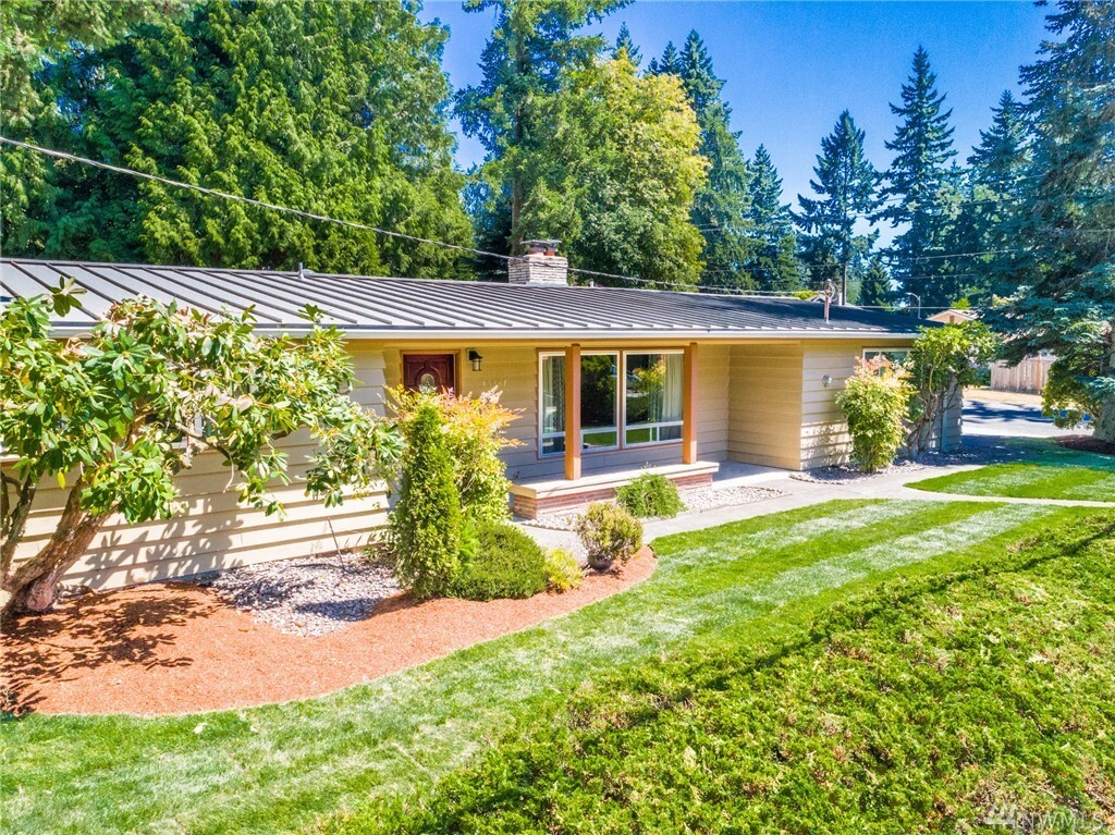Property Photo: 13202 NE 70th St WA 98033