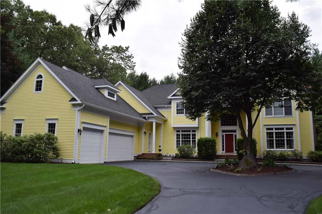 Property Photo:  10 Henley Commons  CT 06032 