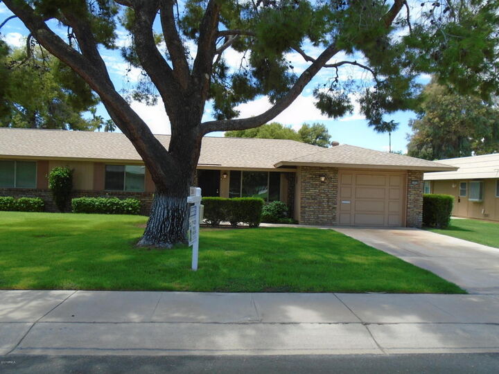Property Photo: 10026 W Sandstone Drive AZ 85351