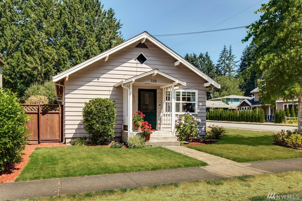 Property Photo:  590 SE Bush St  WA 98027 